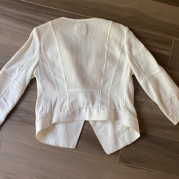 White jacket - Picture 5 of 5